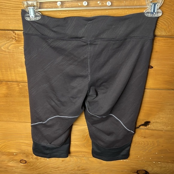 Champion Women's Gray Athletic Shorts Medium workout pull on elastic drawstring‎ - Picture 5 of 10